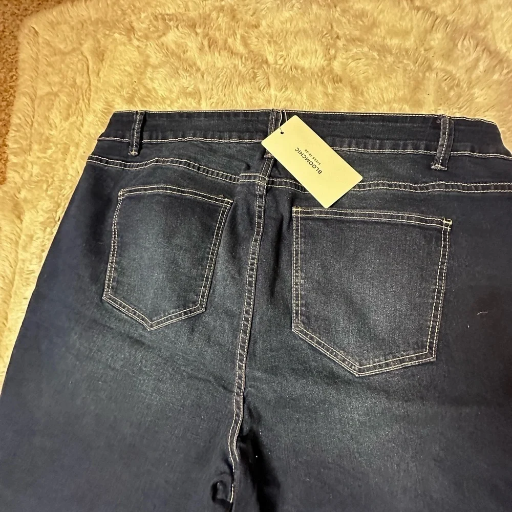Bloomchic Dark Very Stretchy High Rise Dark Wash Denim Shorts, NWT, Size 20